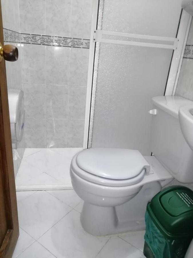 Hotel Barajas Jardin Bagian luar foto