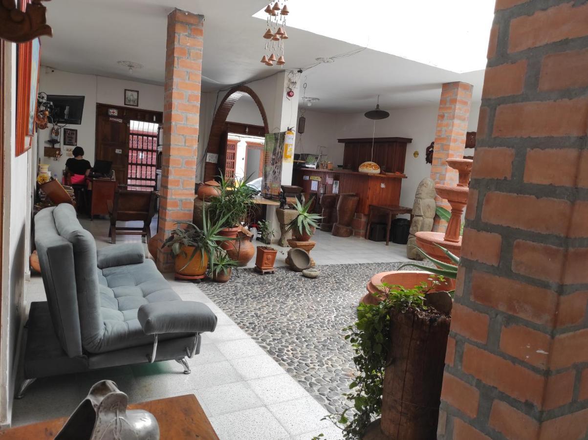 Hotel Barajas Jardin Bagian luar foto