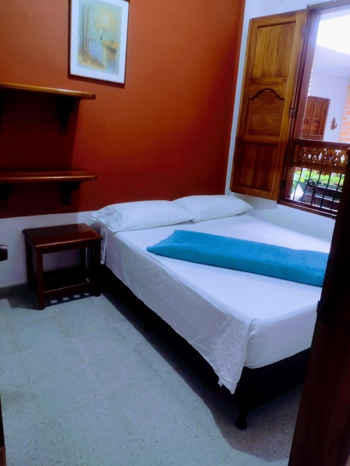 Hotel Barajas Jardin Bagian luar foto