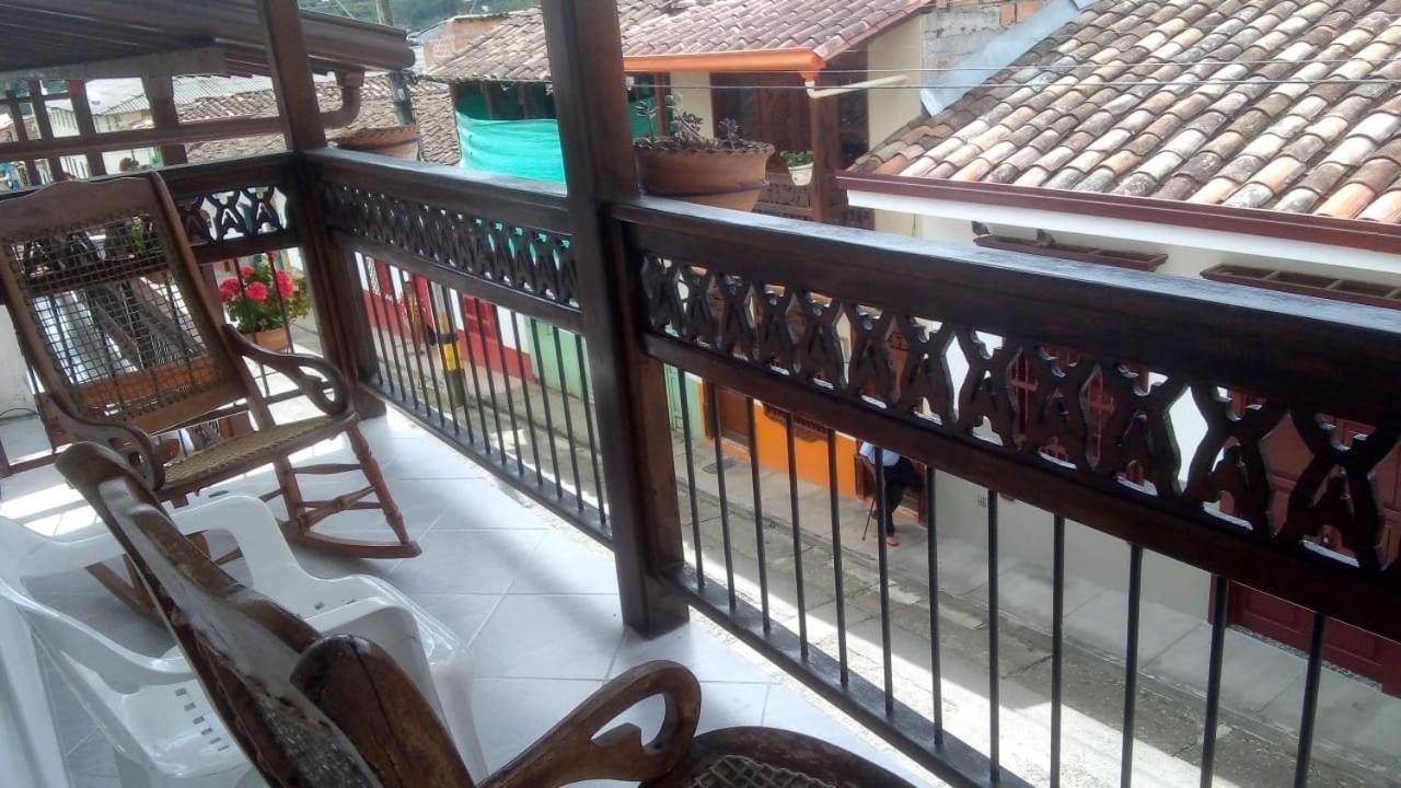 Hotel Barajas Jardin Bagian luar foto