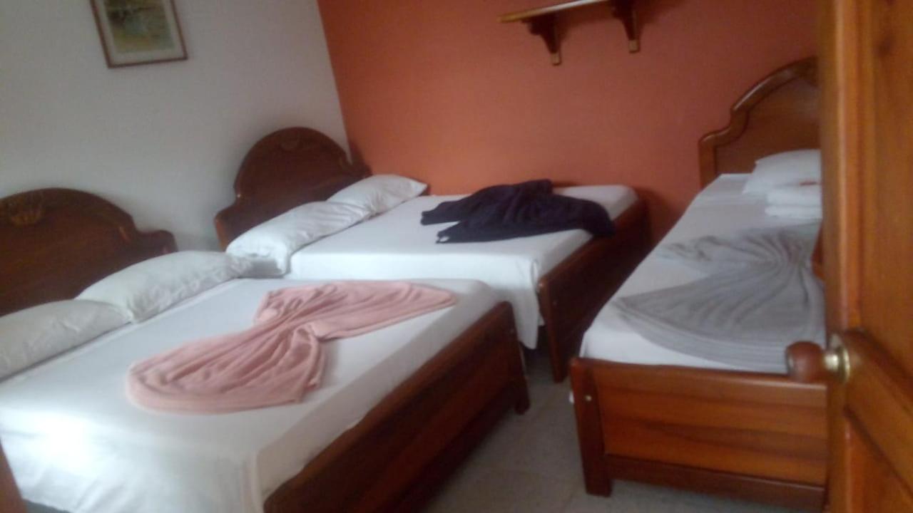 Hotel Barajas Jardin Bagian luar foto