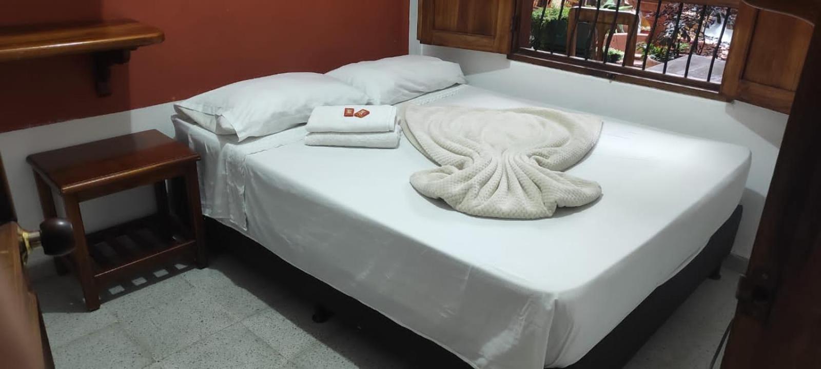 Hotel Barajas Jardin Bagian luar foto